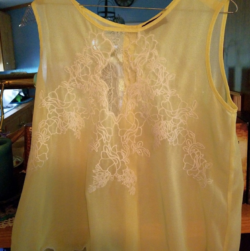 ASTR Sleeveless Shirt